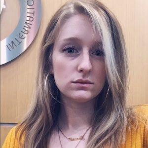 Meet your Posher, Ashleigh